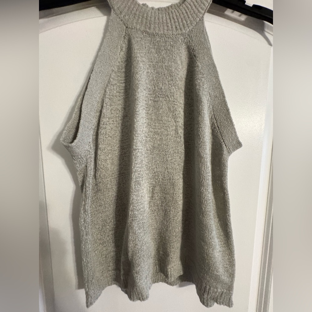 Elegant Gray Sleeveless Sweater